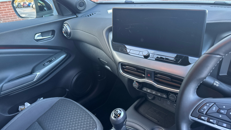 Nissan Juke 1.0 DiG-T N-Connecta 5dr Petrol Hatchback